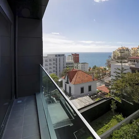 Atlantic Getaway, Modern Apartment, Aircon, Free Wifi And Parking,shopping Funchal (Madeira)